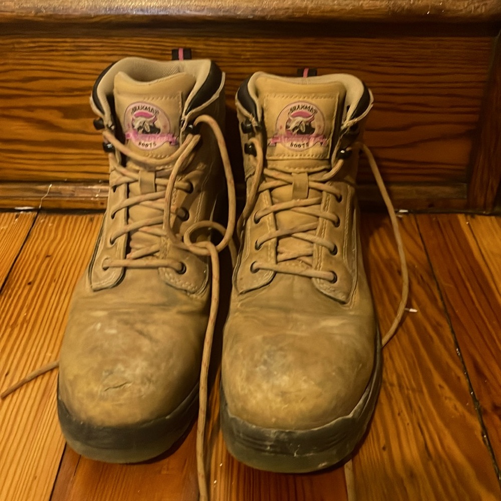 Women’s Brahma steel toe work boots